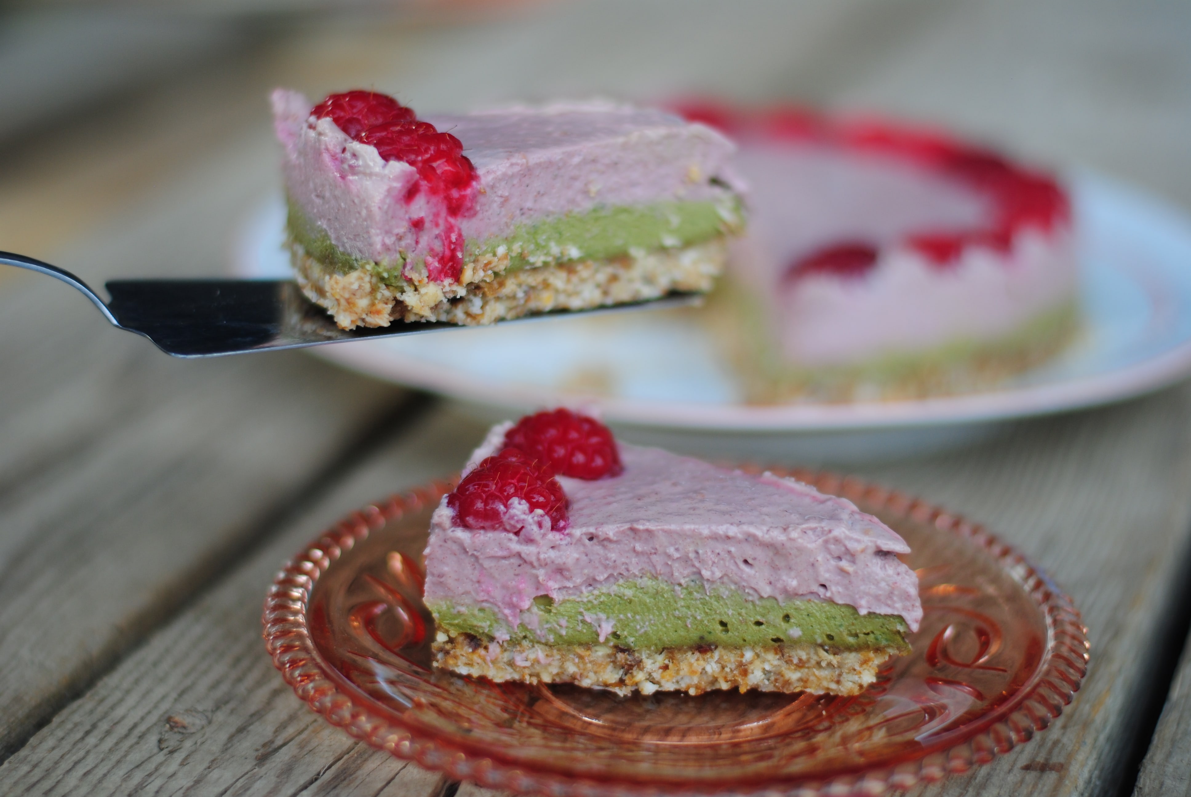 matcha malina raw dort 2